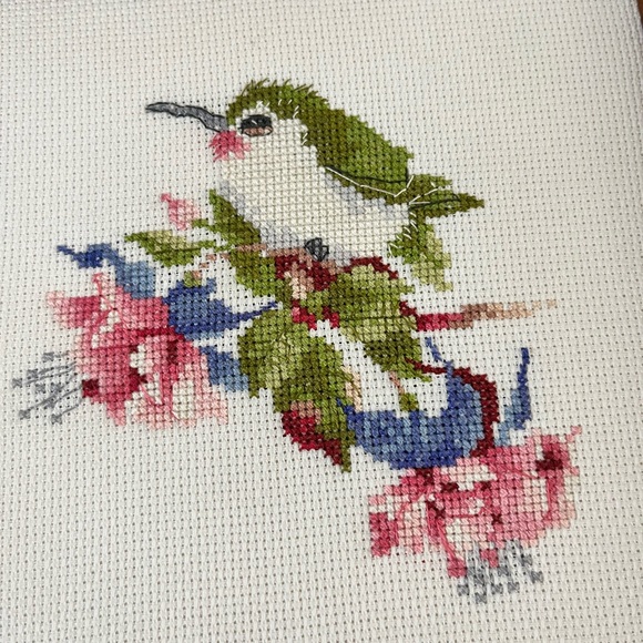 Needlepoint Framed Green Hummingbird Square 9 1/4” Vintage “Humming Along” - Picture 2 of 7